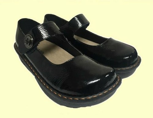 savvy jane nursing shoes