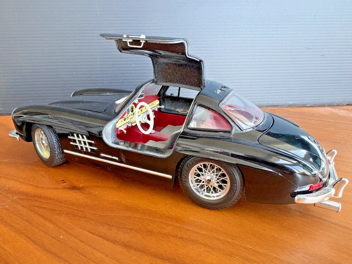 ブラーゴ(1/18) Mercedes Benz 300SL Roadster Bburago Mercedes-Benz 1:18 Scale Diecast & Toy Vehicles for sale