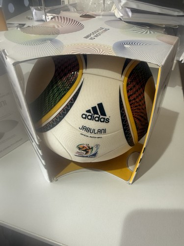Adidas va-t-elle rééditer le ballon Jabulani de la Coupe du monde 2010 ? - Footy Headlines FR