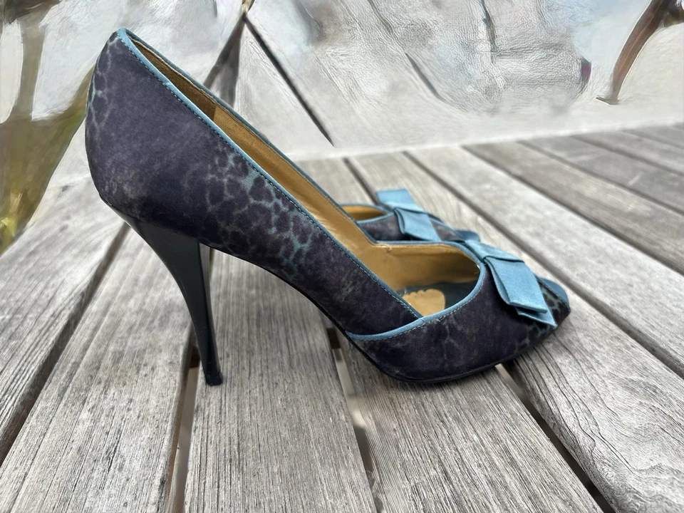 Zapatos de salón BCBG para mujer talla 8,5 Bb tela negra cinta azul puntera abierta suelas de cuero Foto 4 de 4