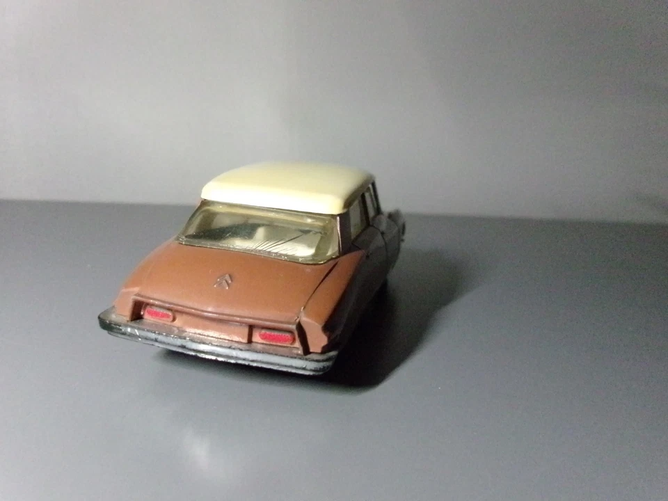 McGregor Politoys. Citroen DS 19    scale 1/41  Made in Mexico - Immagine 4 di 4