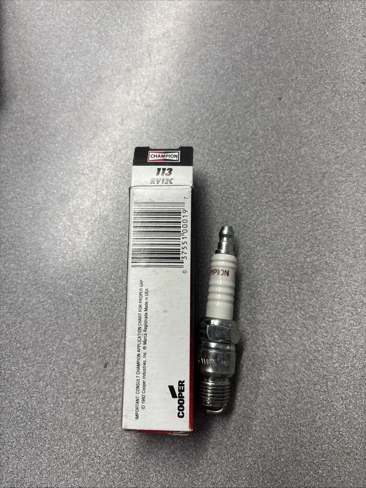 Champion RV12C 114 Spark plug