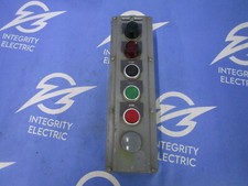 ALLEN-BRADLEY 6-BUTTON PUSHBUTTON ENCLOSURE 800T-6TZ 120VAC/VDC SERIES L 1 Y WAR