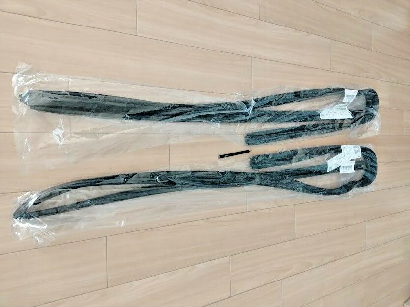 Toyota Land Cruiser 80 Lexus LX450 OEM Front Door Glass Run
