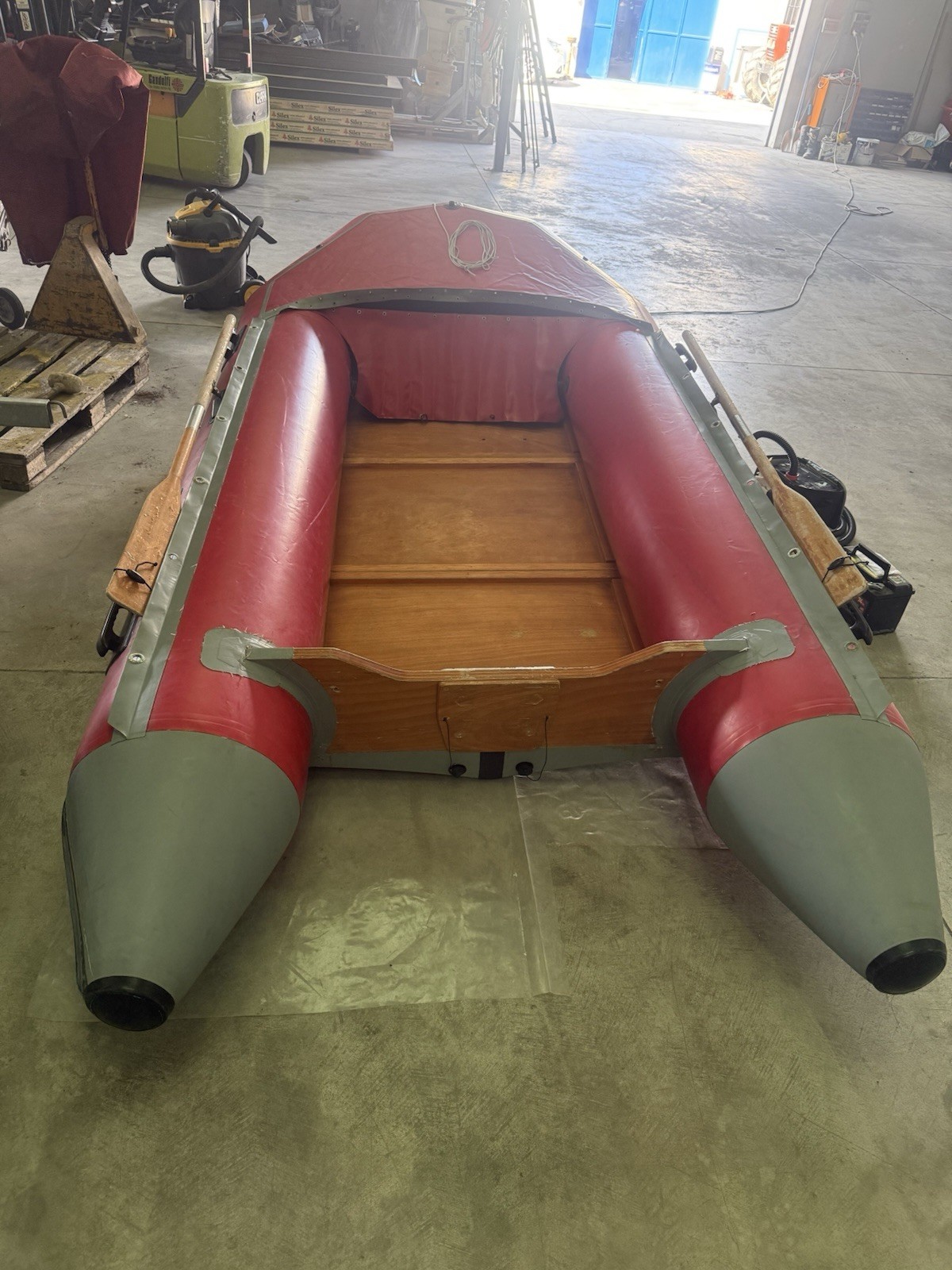 Lauro Gommone rosso con pagliolato in legno e motore fuoribordo Selva 15 foto 3