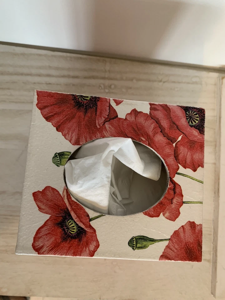 Poppy style tissue Box wooden handmade decoupaged - Image 2 of 4