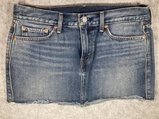 Levi  s Strauss Women  s Denim Mini Skirt size 28 Recycled Retro Frayed Hem J5 