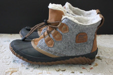 Sorel Out N About Plus Boots Waterproof Gray Tan Women Youth 5 Duck GREAT CLEAN