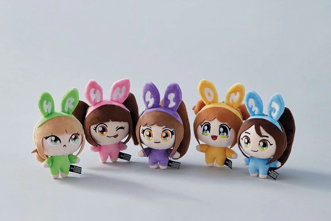 NEWJEANS X MURAKAMI PLUSH KEYRING (HYEIN) 6” SUPERNATURAL POP-UP