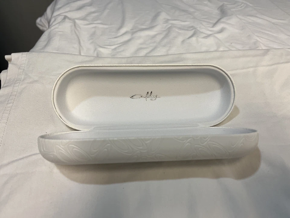 Gafas de sol Oakley blancas duras en relieve con funda protectora de limpieza Foto 4 de 4