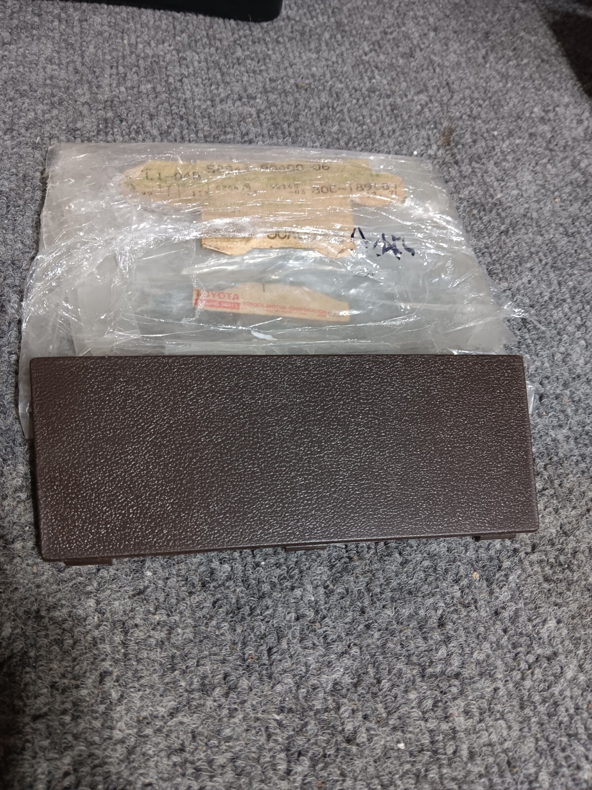 1980-1987 Toyota Land Cruiser BJ60 FJ60 Toyota 58944-90A00-06Â Cover Console Rear