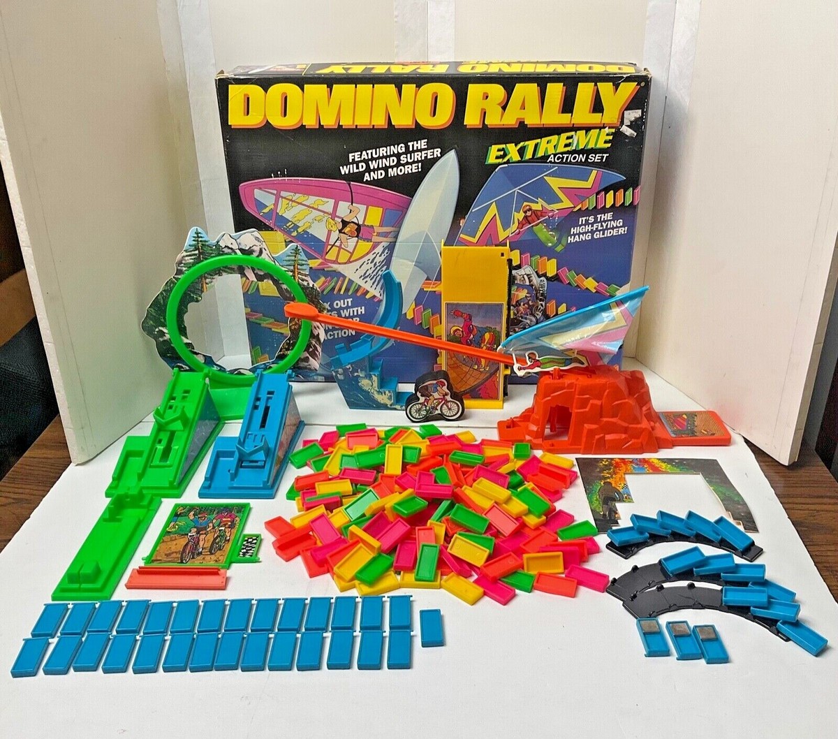 Domino Rally **Extreme Action** Board Game Trick Set Bridge Stunts