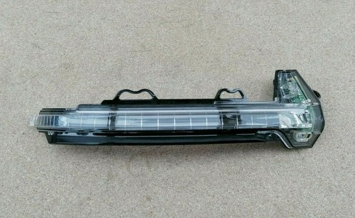 Orig Audi A4 S4 RS4 A5S5 RS5 LED-Spiegelblinker Blinkerleuchte rechts 8W0949102
