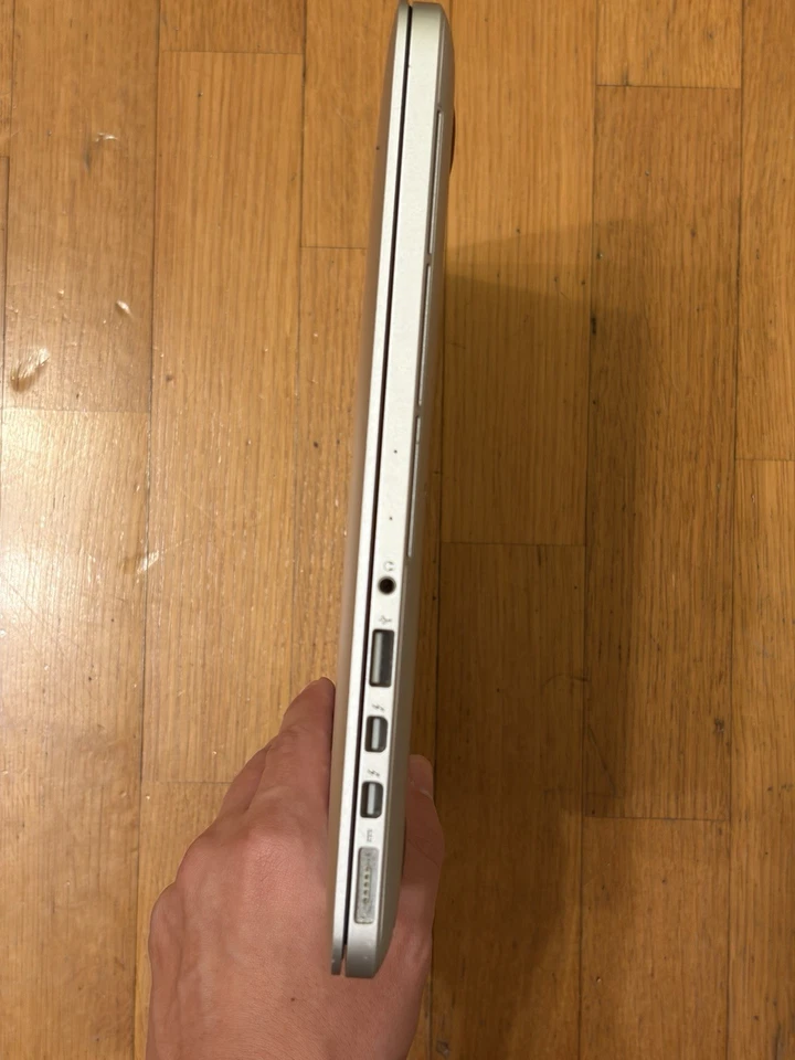 Apple MacBook Pro 13" 2015 · i5 · 8GB · 512GB, foto 2 di 5