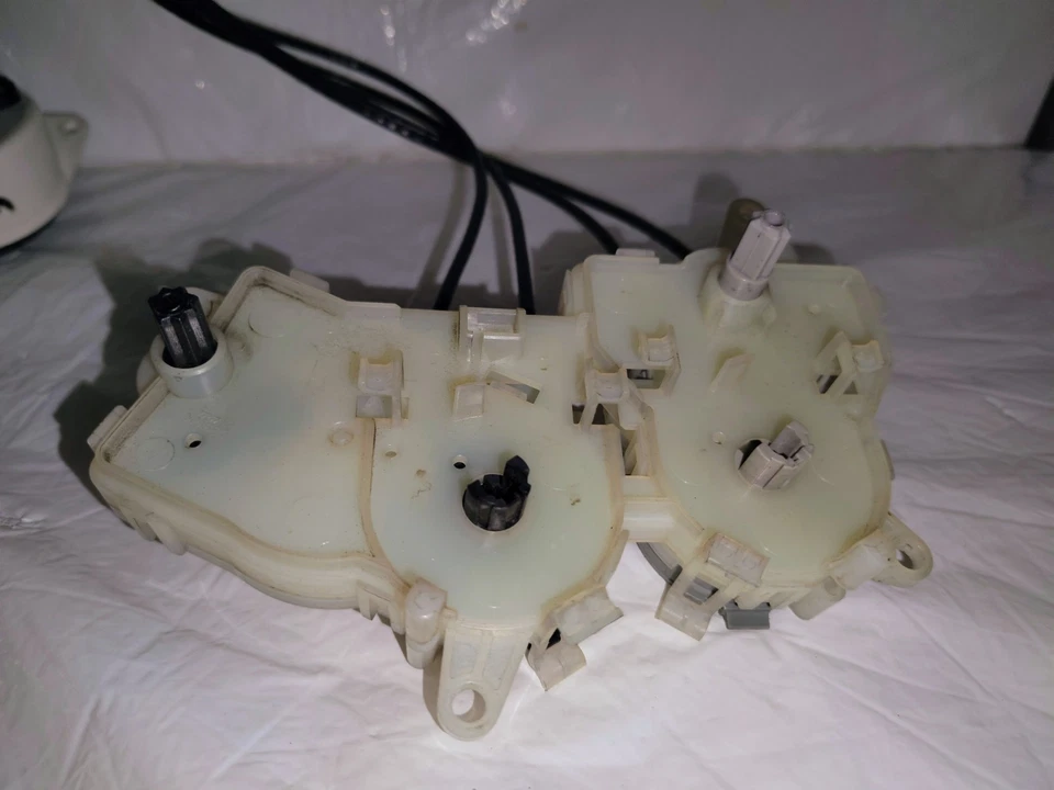 2000-07 FORD FOCUS A/C Heater Climate Control Unit W/ Cables & Actuators OEM - Image 3 of 4