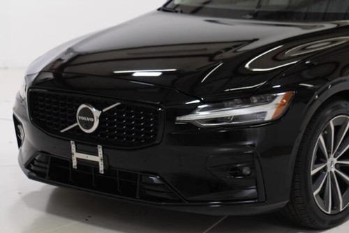 2022 Volvo S60 B5 Momentum Sedan 4D - Picture 12 of 12