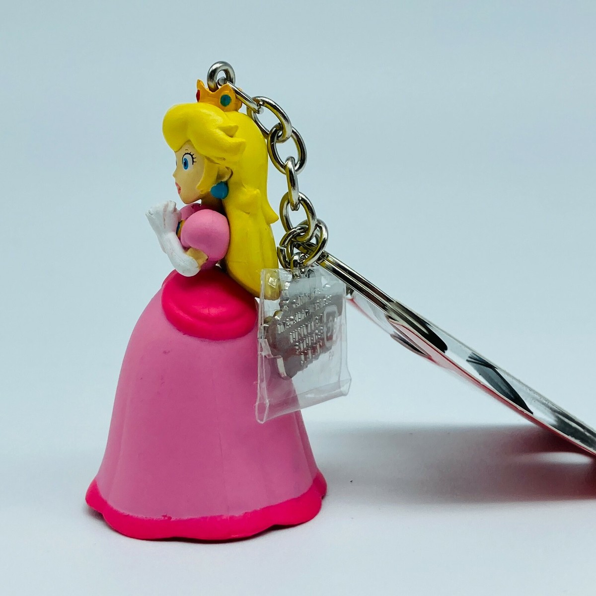 Super Mario Peach Figure Keychain Nintendo World UNIVERSAL STUDIOS