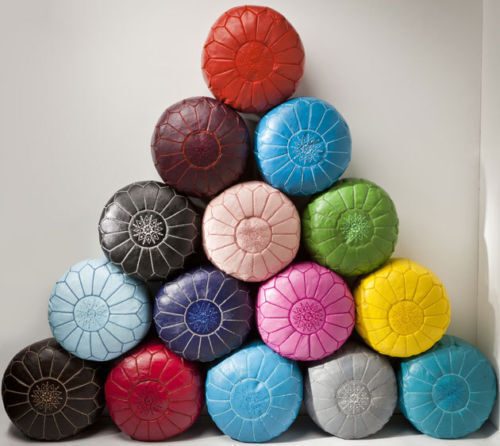 Pouf marocchino in molti colori, pouf in pelle marocchina, fatti a mano, ottomani, poufe - Foto 1 di 2