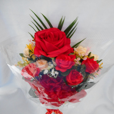Kunstblumen creme rot Rose Gyp Valentinstag Blumenstrauß Mama Frau Geschenktüte Schleife