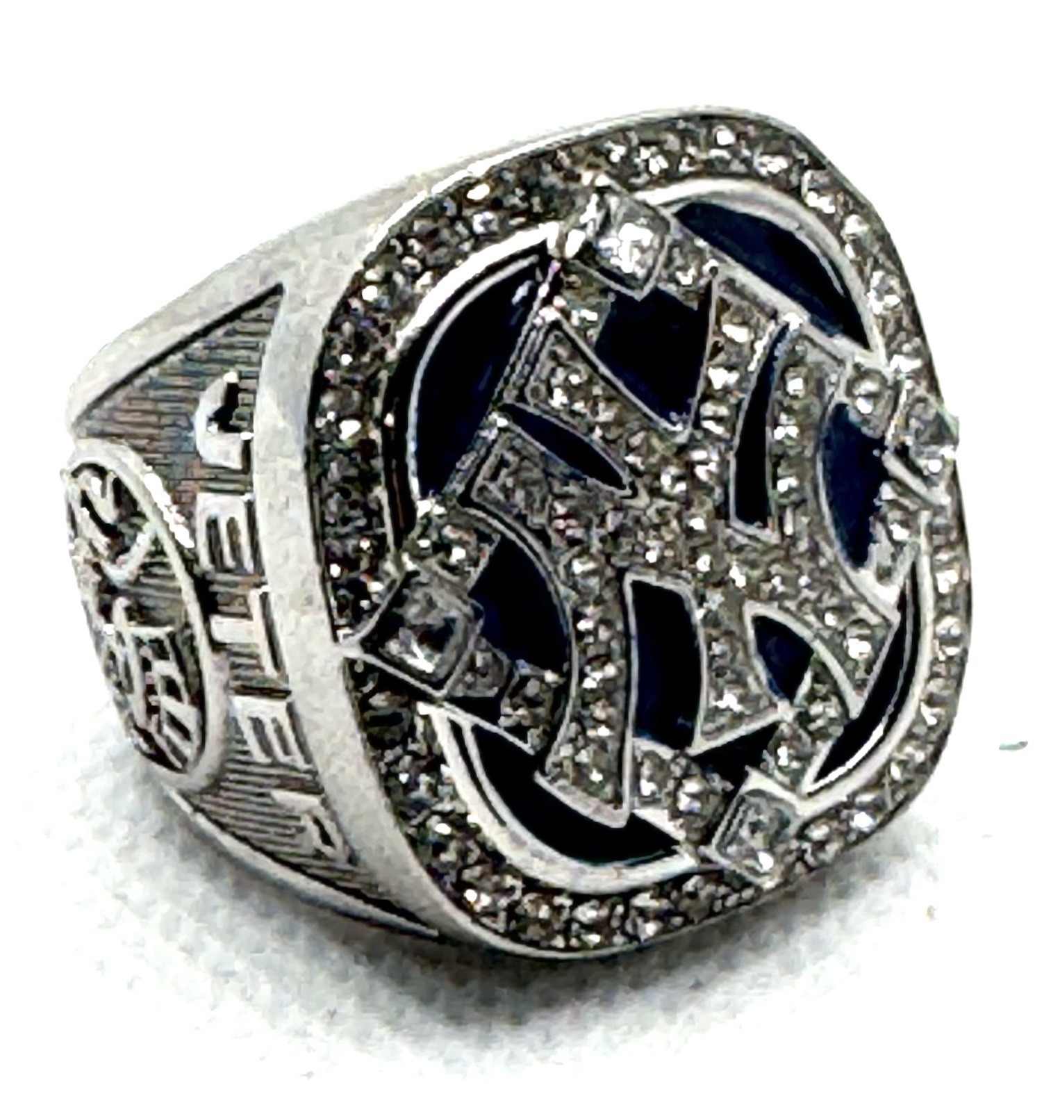MLB / 2009 New York Yankees World Series Championship Replica Ring / Jeter