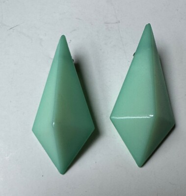 Vintage Buch + Deichmann Green Plastic Dimensional Triangle Pierced Earrings 80s