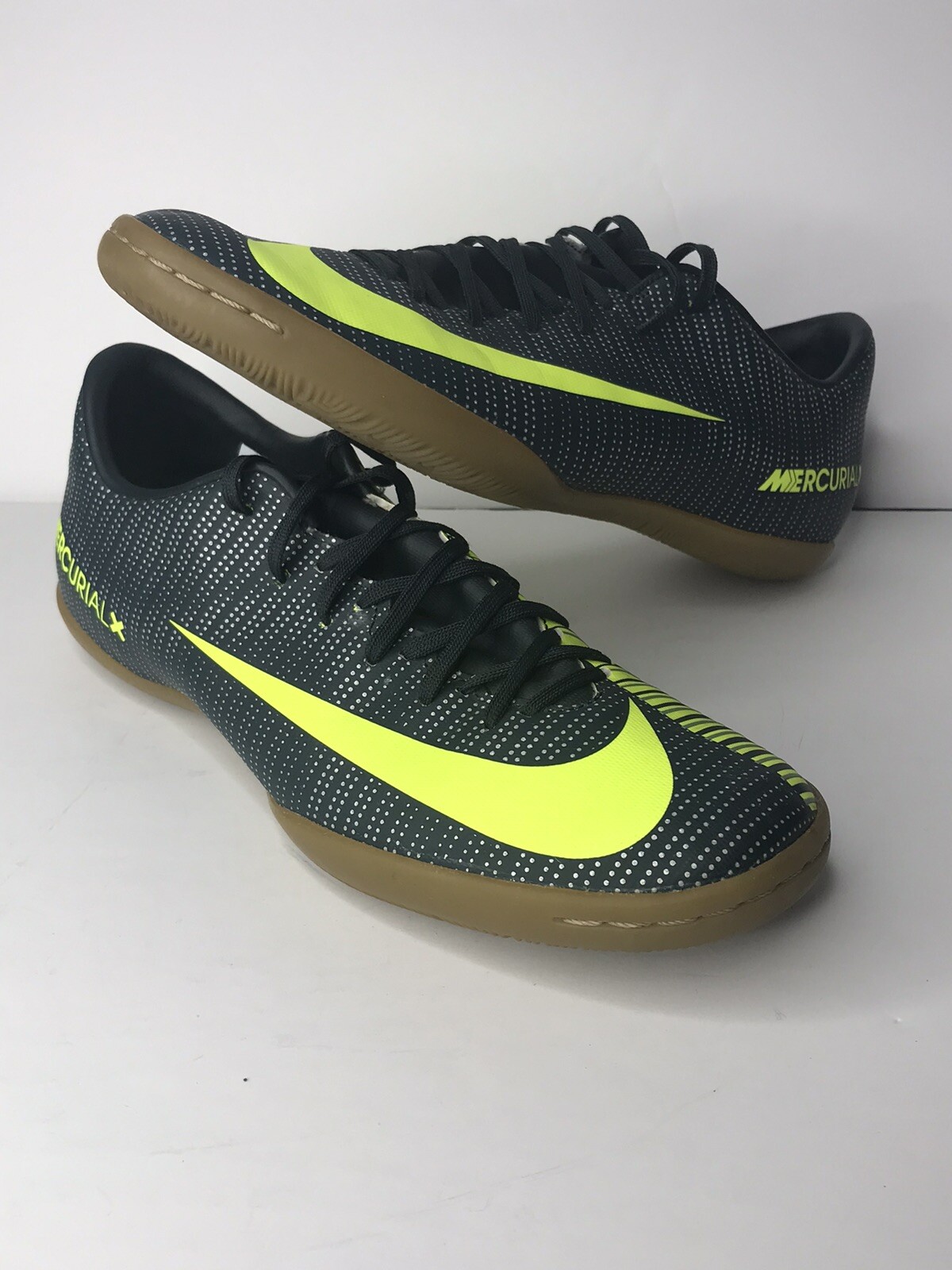 indoor soccer shoes size 7