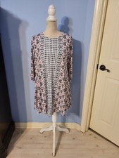 Honeyme Size Medium Dress Womens Multicolored Shift Round Neck 