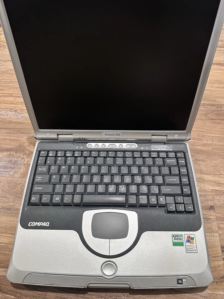 ¡Laptop Retro Compaq Presario 700! 756 MB RAM AMD Duron! Sin probar Foto 3 de 4
