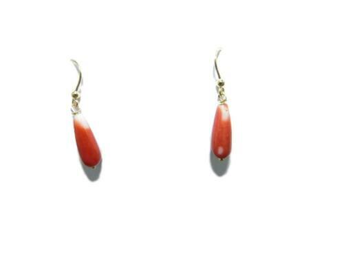 Orecchini a lobo con Corallo rosso naturale taglio goccia e zirconi bianchi incastonati su montatura in Argento 925 gioiello unico artigianale made in italy