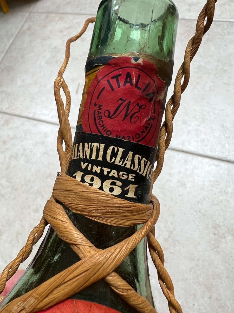 RARE Vintage 1961 Bertolli CHIANTI Rattan Wrap Red & Green Rand