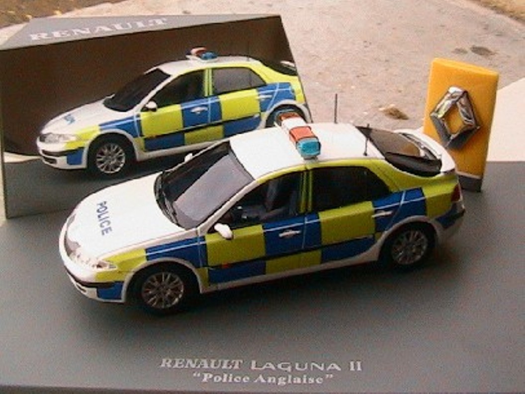 Cadeau collectionneur Renault Laguna II Police Anglaise Universal Hobbies