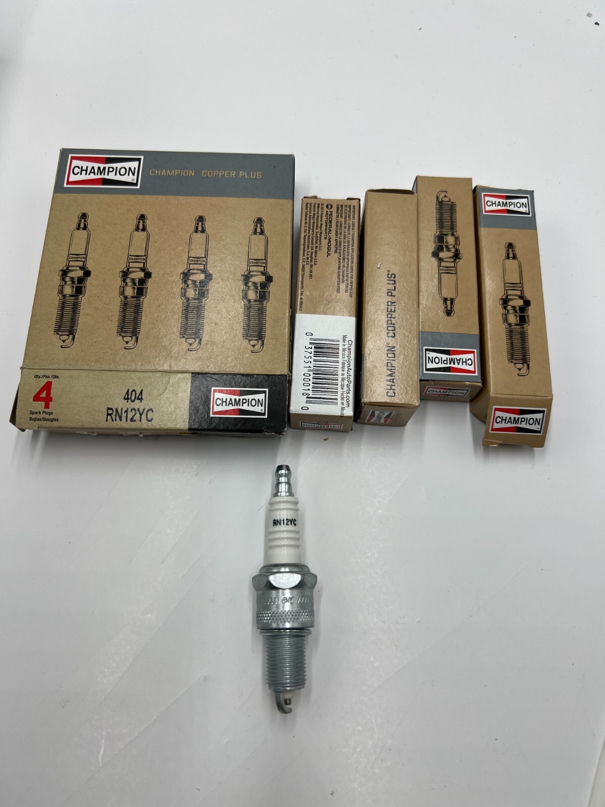QTY 8 Champion Copper Plus Spark Plug RN12YC 404 for 2000 Chevrolet Metro