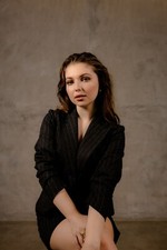 BEAUTIFUL Sammi Hanratty American actress YELLOWJACKETS SHAMELESS 8X10 Photo