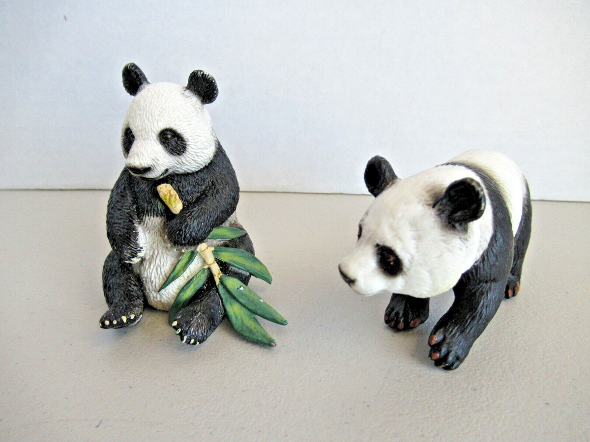 Schleich 2 Giant Pandas One w/ Bamboo 14664 Collectible Retired