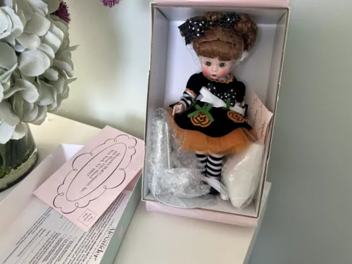 Madame Alexander Doll, Trick or Treats, NRFB