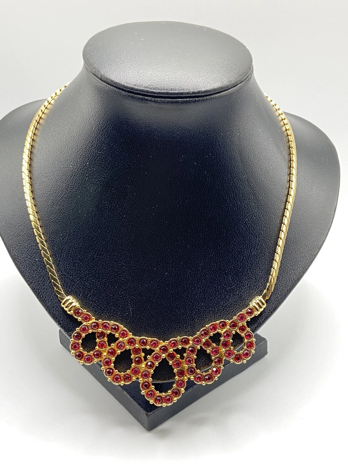 Collana girocollo timbrato cigno SWAROVSKI rosso rubino cristallo tono oro