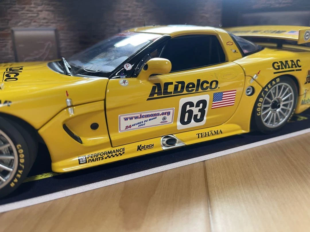 1/18 AUTOart シボレー コルベット C5-R ル・マン 2002