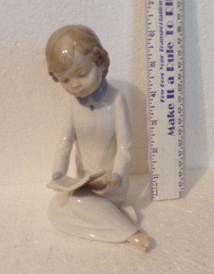 LOOK LLARDO CHILD READING A BOOK 6 '' TALL PORCELAIN FIGURINE