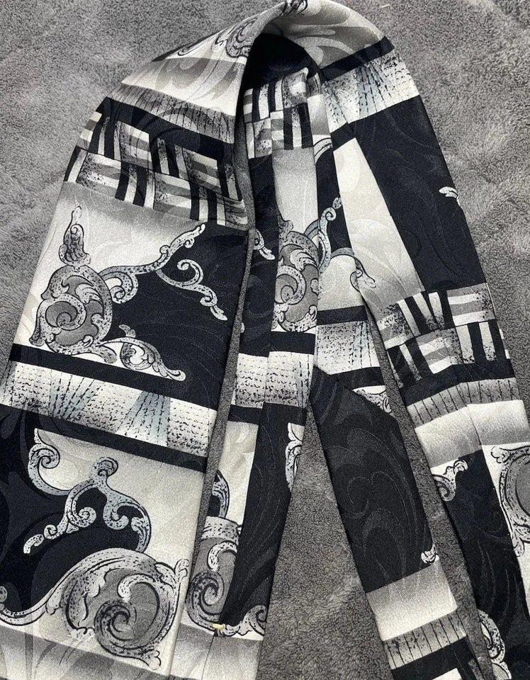 Oscar De La Renta Silk Black & White Men's Neck Tie 57"L 4"W - Image 4 of 4