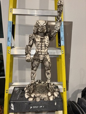 22  Predator Statue Made Out Of Shells From Pregresso Mexico