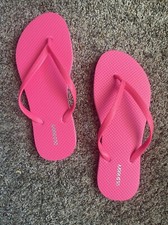 Old Navy Woman Pink Flip Flops Sandals Summer Beach Size 7 New Without Tags.