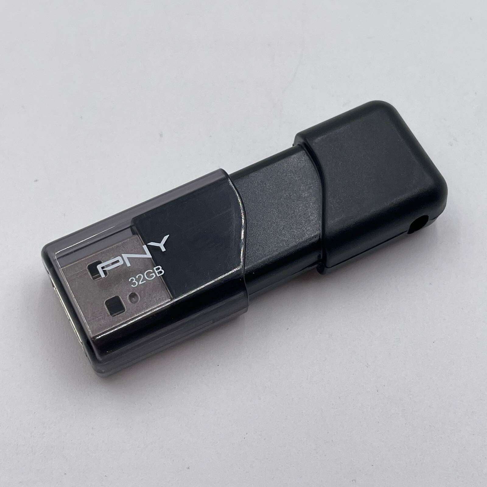 PNY 32GB Attache 3 USB 2.0 Flash Drive schwarz