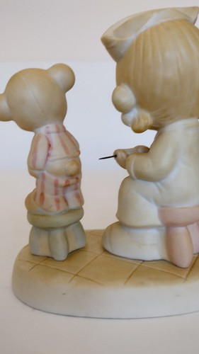 PRECIOUS MOMENTS " Love Beareth All Things Figurine 1981 Signed By Jonathan Rare - Picture 8 of 9