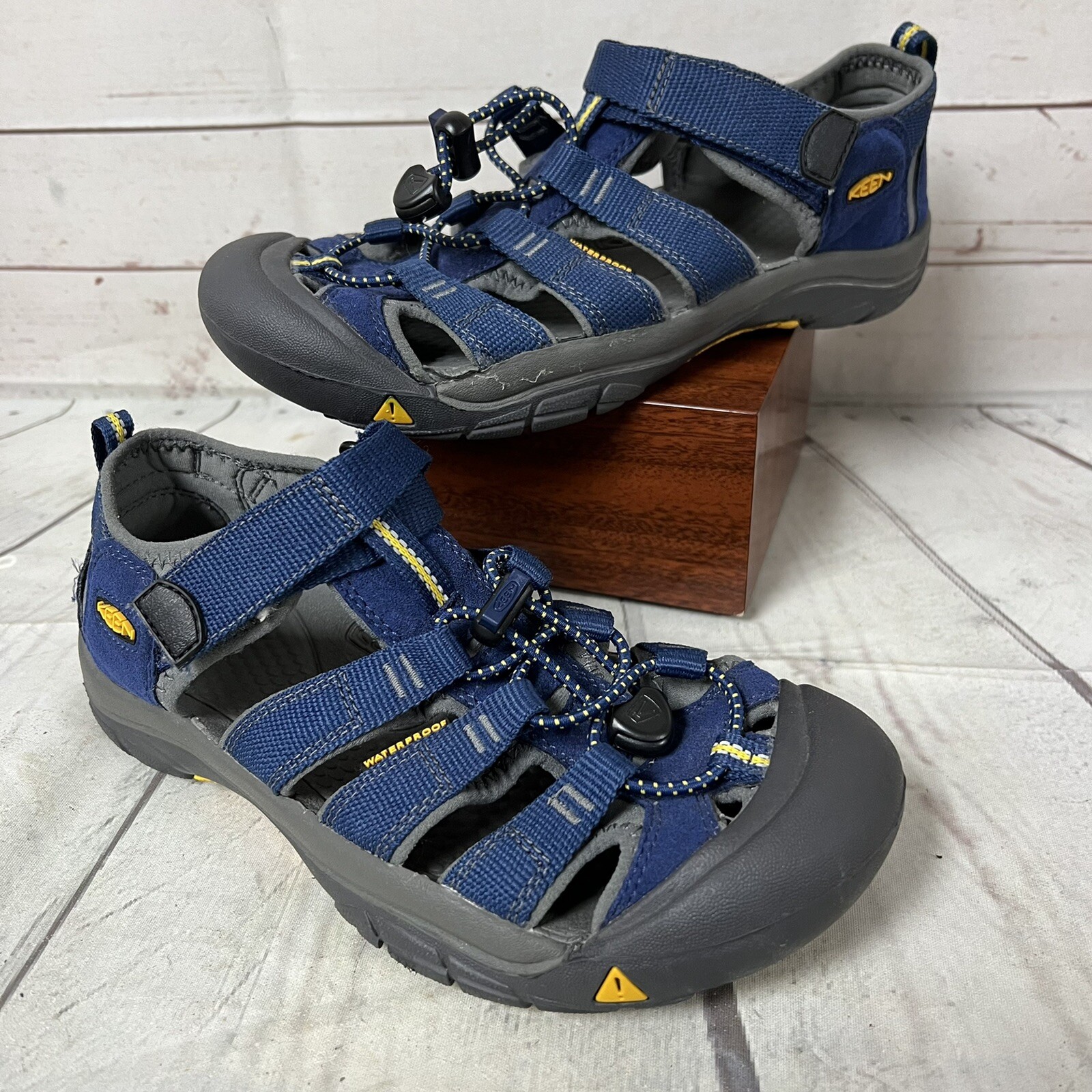 Sandali sportivi sportivi Keen Newport H2 blu scarpe impermeabili da uomo taglia 5 usati in ottime condizioni