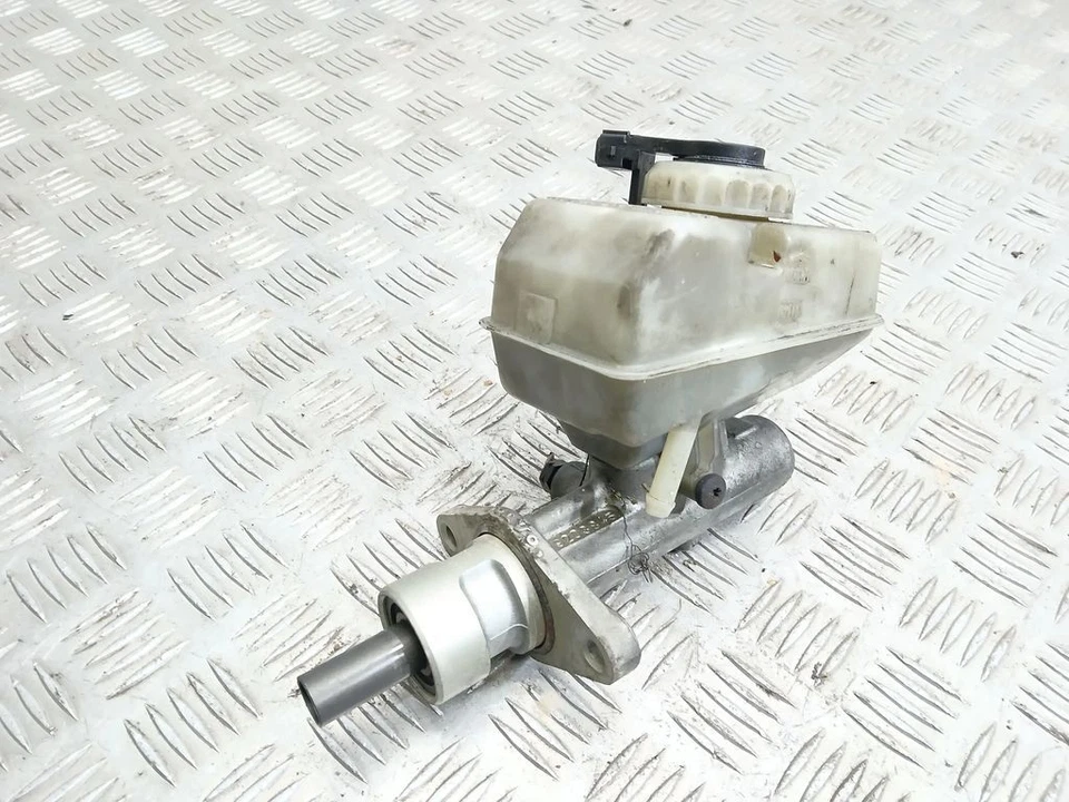 Cilindro de freno principal diésel Volvo S70 V70 V70 XC 1998 103 kW UST109199 Foto 2 de 3