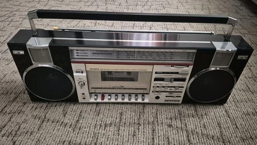 Sanyo M7880K 4‑Band Stereo Boombox Cassette Recorder – Vintage Ghettoblaster