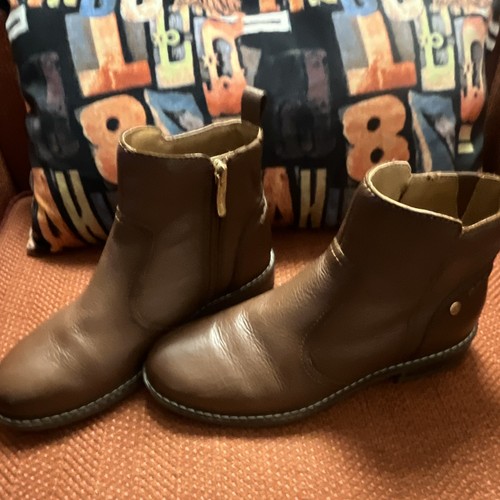 Easy Spirit Leather booties with round toe. So stylish and comfortable!