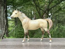 Breyer Silky Sullivan - Classic Racing Thoroughbreds - BF Tent Special dun