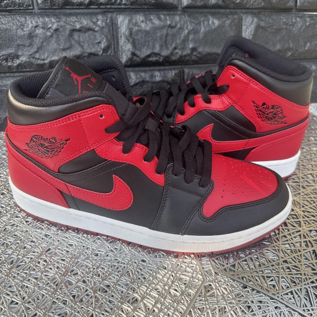 シューズ(男性用) Nike Jordan 1 Mid Bred Banned New Nike Air Jordan 1 Mid Banned bred Black Red White 554725