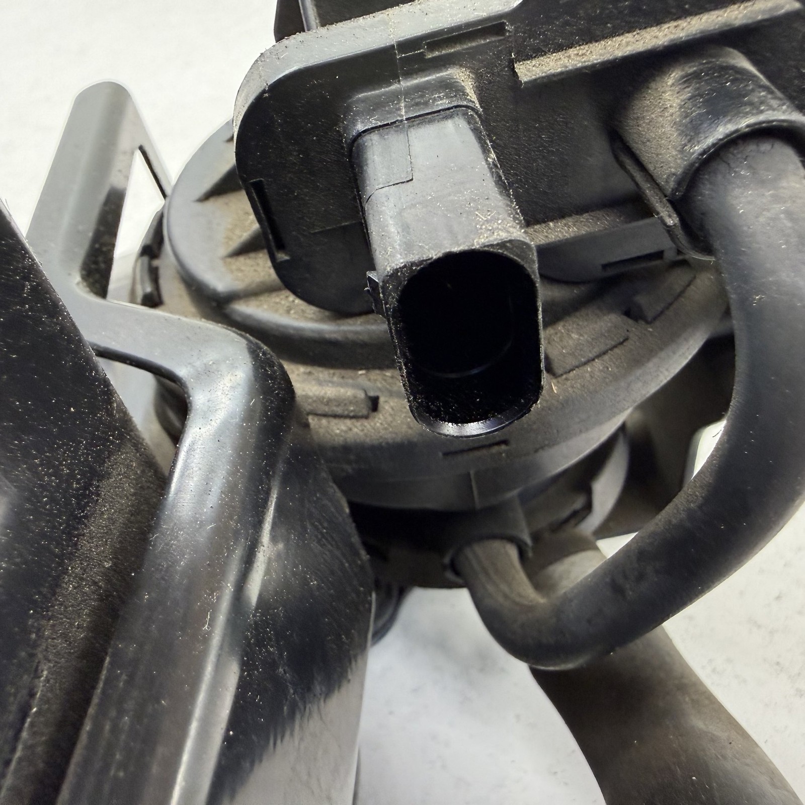 Bentley Flying Spur 2014-2018 Fuel vapor filter Charcoal